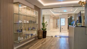 Resepsionis spa