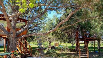 Tempat bermain anak - outdoor