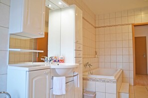 Shower, towels