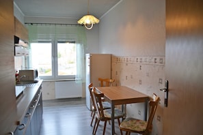 Fridge, microwave