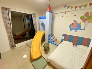 Quarto casal | Cortinas blackout, Wi-Fi de cortesia, roupa de cama