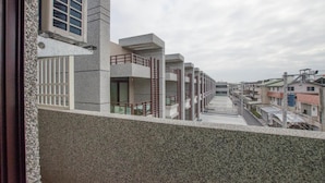 A row of modern buildings with balconies and a clear sky. - He Yi B&B (Luodong)