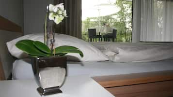 2 bedrooms, soundproofing, iron/ironing board (on request), WiFi (free)