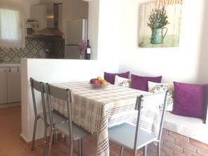 Villa | In-room dining