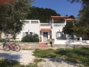 Front of property - Villa Tillia (Skopelos)