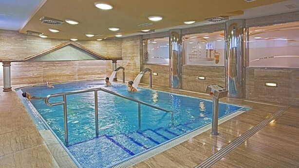 Indoor pool - Balneario de Carballo (Carballo)