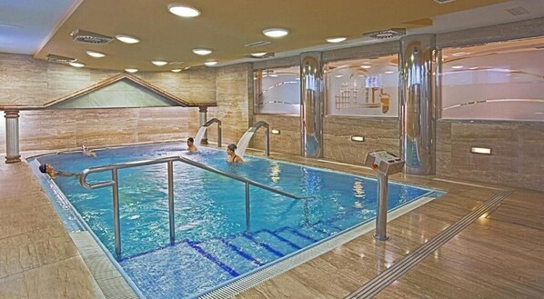 Indoor pool - Balneario de Carballo (Carballo)