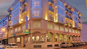 Front of property – evening/night - Balneario de Carballo (Carballo)