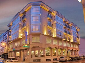 Front of property – evening/night - Balneario de Carballo (Carballo)