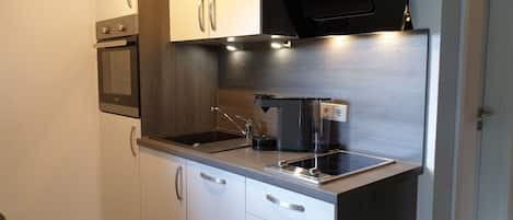 Réfrigérateur, micro-ondes, four, lave-vaisselle