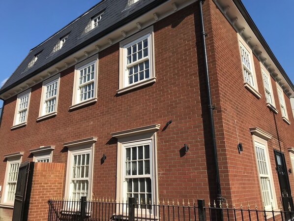 Exterior - Regency House (Esher)