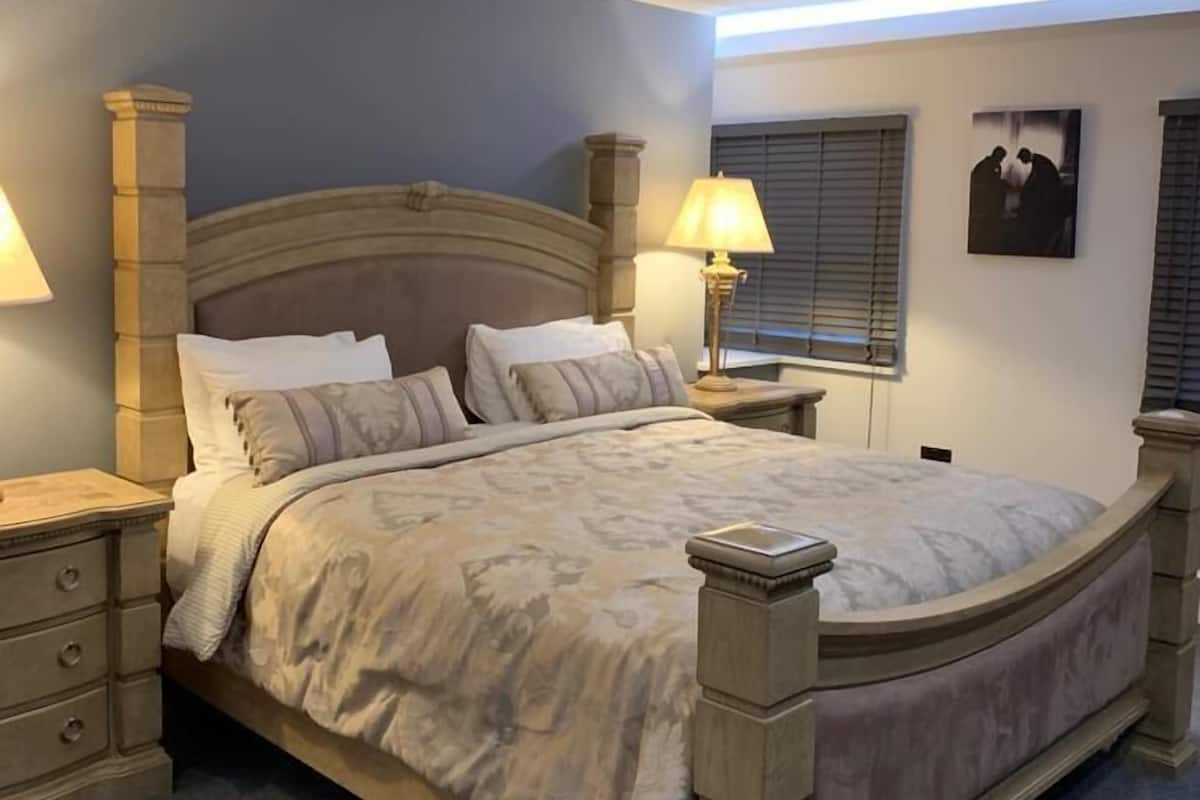Suite estudio de lujo | Ropa de cama de alta calidad y edredones de plumas