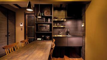 Hus (Vacation Home) | Eget kjøkken | Kjøleskap, mikrobølgeovn, kokeplater og espressomaskin