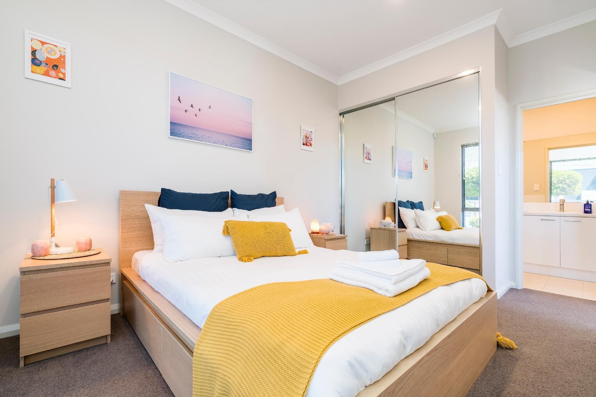 2 Inspired Innaloo sleeps 4 - Netflix, Style & Class for Family of 4 or 2 Couples