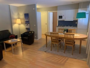 Standard Apartment, Multiple Beds | Private kitchen | Full-sized fridge, microwave, oven, stovetop - Ekängens vandrarhem i Virserum (Virserum)