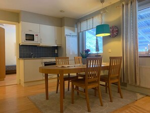 Standard Apartment, Multiple Beds | Private kitchen | Full-sized fridge, microwave, oven, stovetop - Ekängens vandrarhem i Virserum (Virserum)