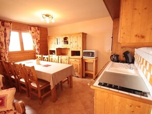 Frigorífico, microondas, horno y lavavajillas