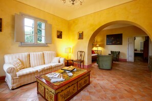 วิลล่า, 4 ห้องนอน | บริเวณนั่งเล่น | ทีวี