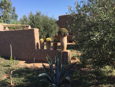 Cabanon 30km from Marrakech towards Fes
