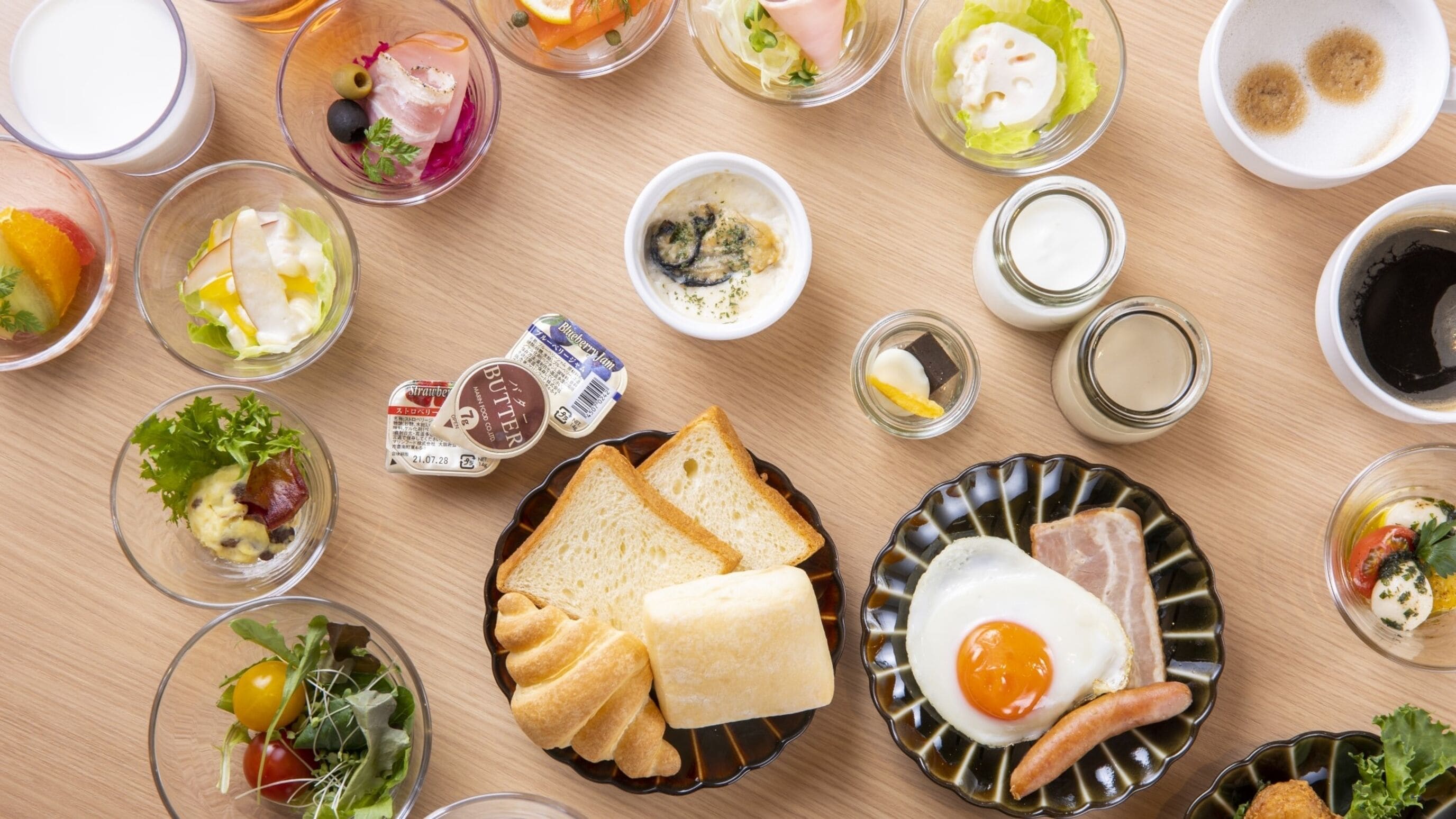 daily buffet breakfast (jpy 3000 per person)