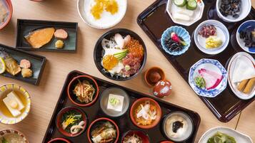 Daily buffet breakfast (JPY 3000 per person)