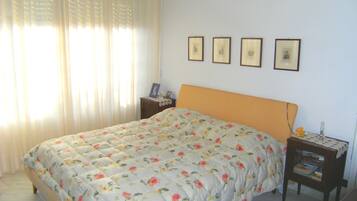 Apartment, 2 Bedrooms | 1 bedroom, cots/infant beds, WiFi, bed sheets