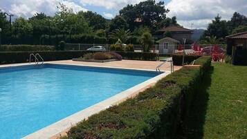 Sesongbasert utendørsbasseng