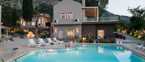 Piscina externa sazonal