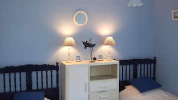 2 bedrooms, iron/ironing board, free WiFi, bed sheets