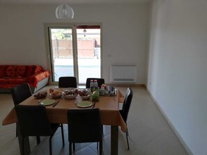 Tägliches inbegriffenes einheimisches Frühstück