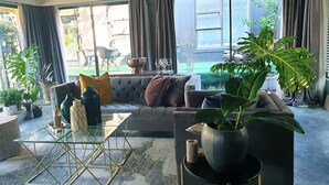Living area - Zwinoni Lodge (Cape Town)
