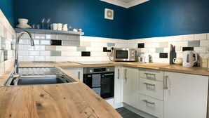 Apartment | Private kitchen | Fridge, microwave, oven, stovetop