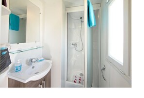 Mobile Home (Edelweiss) | Bathroom shower