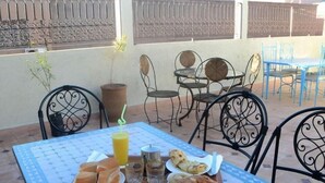 Free daily local cuisine breakfast - Riad Makech (Marrakech)