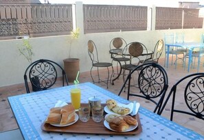 Petit déjeuner composé de spécialités régionales compris tous les jours