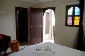 Fer et planche à repasser, lits bébé (gratuits)