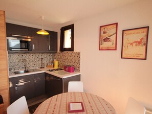 Fridge, microwave, dishwasher, coffee/tea maker - Cozy 2-room apartment, 5 people, Les Saisies (Les Saisies)