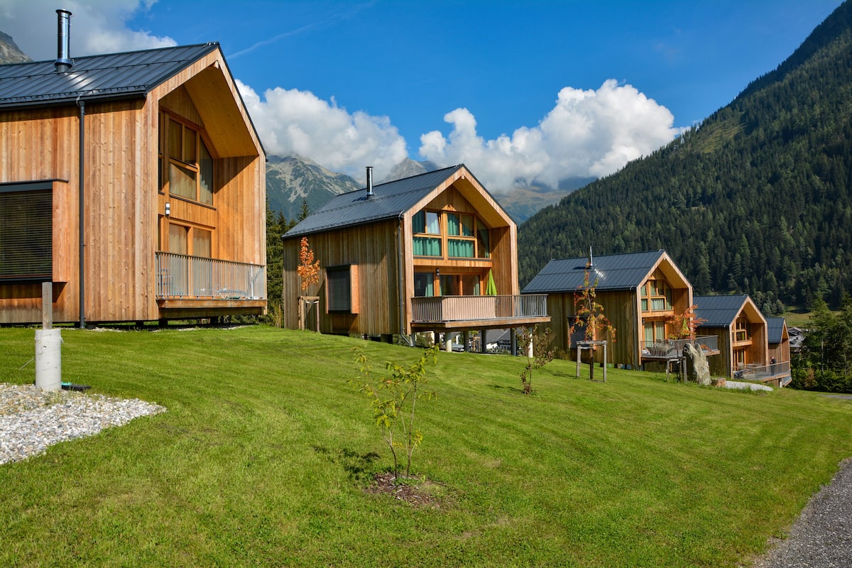 Superior Cabin, 2 Bedrooms, Balcony (Auernig, incl. EUR 90 cleaning fee) | Living area | 100-cm flat-screen TV with digital channels, TV, heated floors