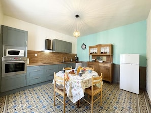 Fridge, dishwasher