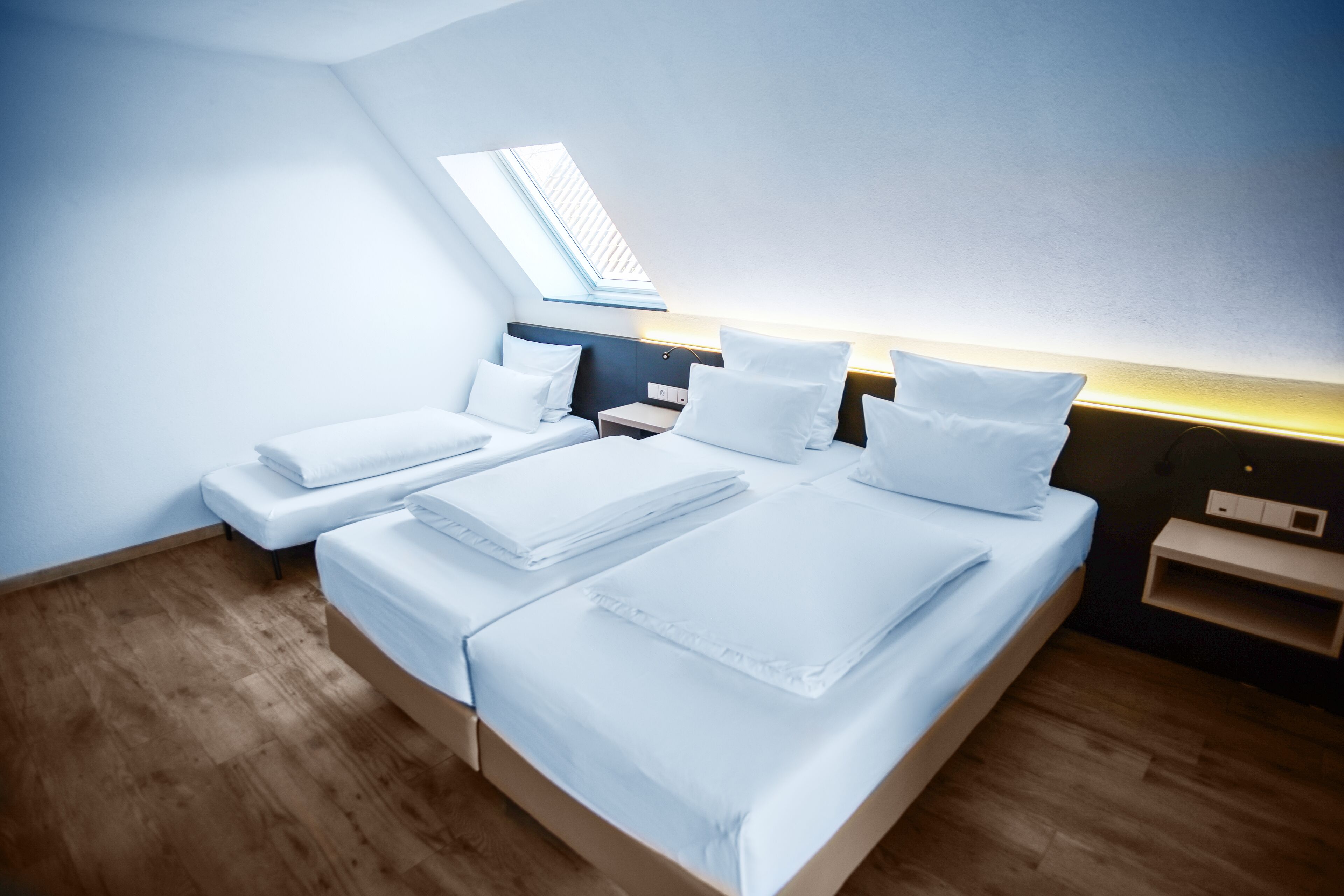 Caja de seguridad en la habitación y escritorio 