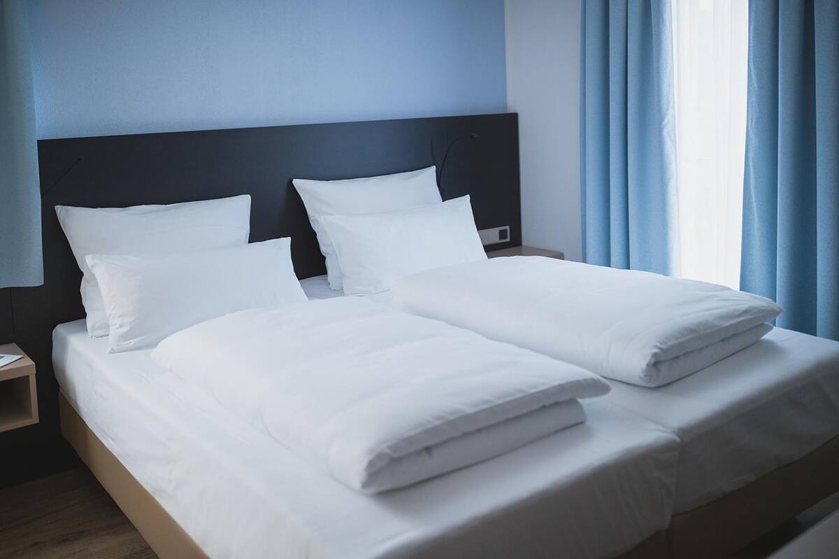 in-room safe, desk, laptop workspace, soundproofing