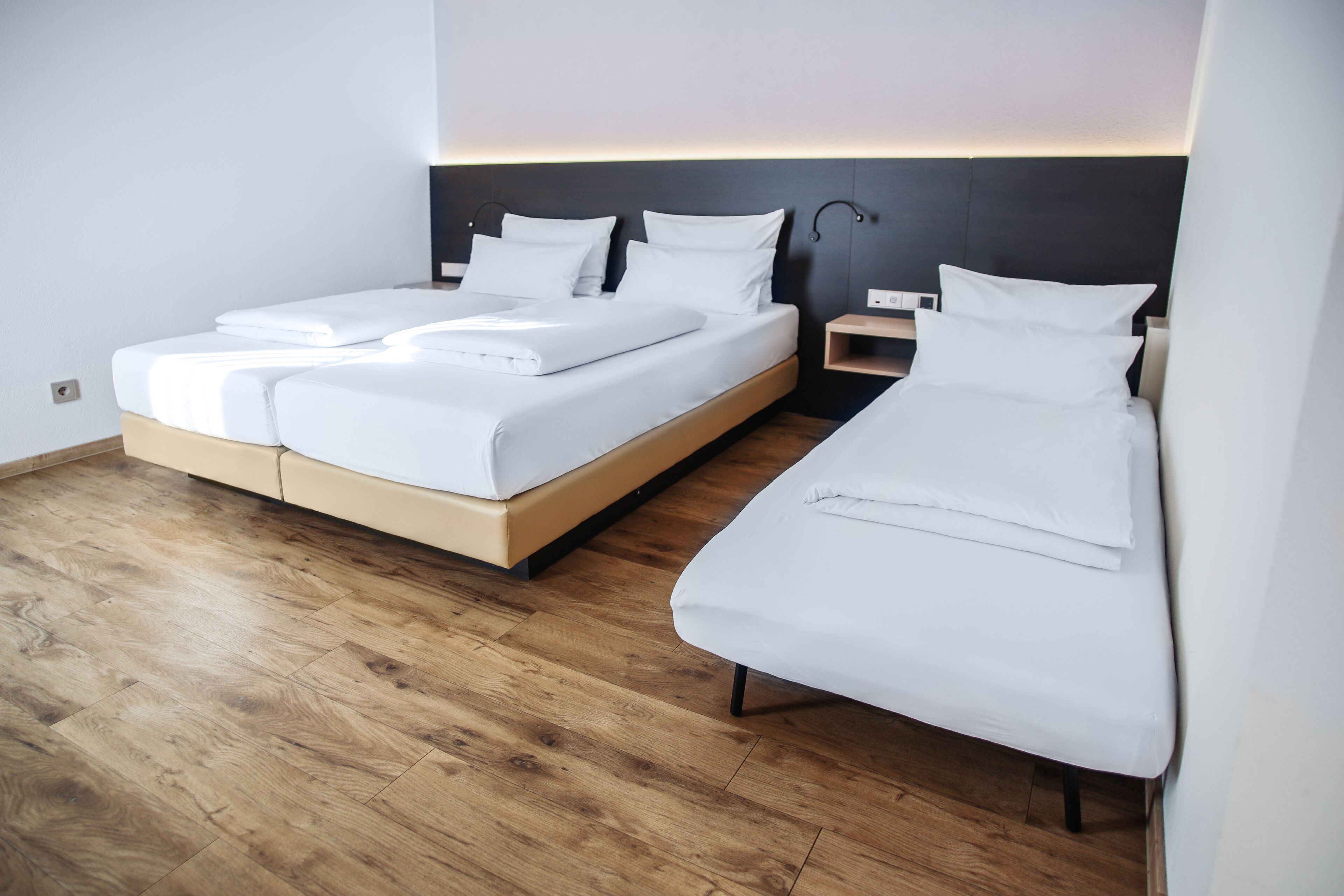 basic triple room | in-room safe, desk, laptop workspace, soundproofing