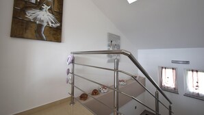 Interior detail - Apartment Roberto with Sea View (Omisalj)