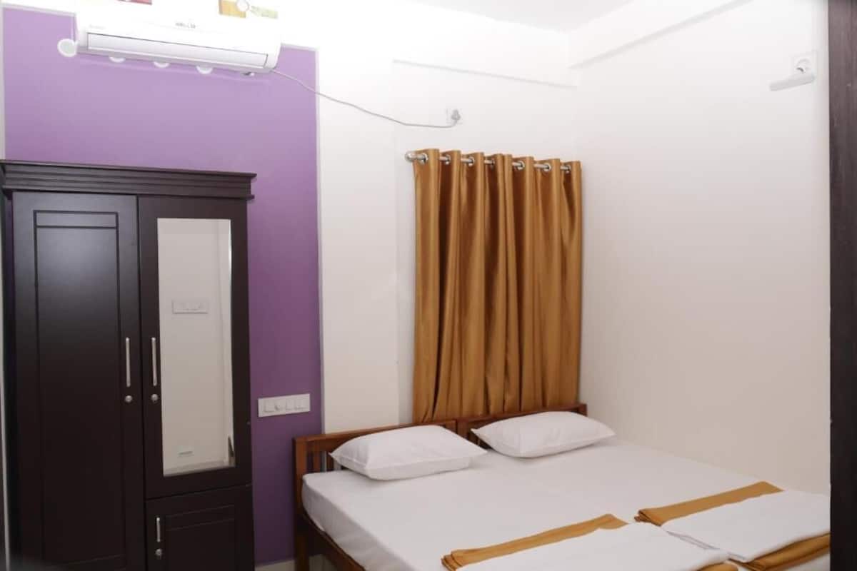 Deluxe Apartment | 1 bedroom, in-room safe, laptop workspace, blackout drapes