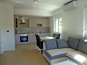 公寓, 2 間臥室 | 私人廚房 | 電冰箱、烤箱、爐台、鍋具/餐盤/廚房用品