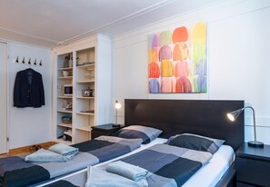 Iron/ironing board, free WiFi, bed sheets