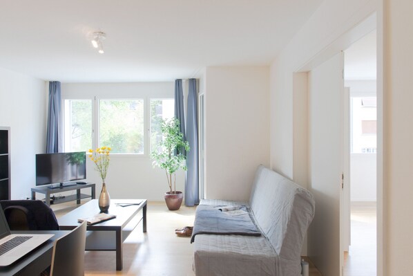 Apartment, 2 Schlafzimmer, Balkon | Wohnzimmer