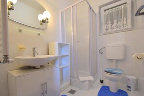 Apartment, 3 Bedrooms | Bathroom