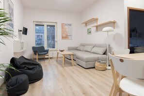 Comfort Apartment, 2 Bedrooms, Accessible, Private Bathroom (1) | Living room | MP3 dock