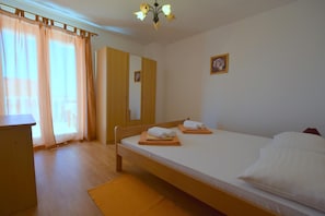 Apartment, 2 Schlafzimmer | 2 Schlafzimmer, kostenlose Babybetten, kostenloses WLAN, Bettwäsche